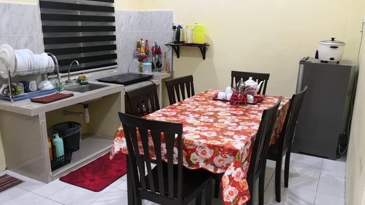 Oyo Home 90308 Chily Guest House Langkawi Bagian luar foto